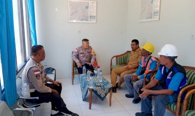 Kapolsek-Reo-Laksanakan-Patroli-dan-Sambang,-Tindaklanjuti-Keluhan-Warga-Kelurahan-Mata-Air