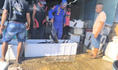 Satpolairud-Polres-Manggarai-Laksanakan-Patroli-dan-Sambang-Kamtibmas-di-Pesisir-Sungai-Lawara