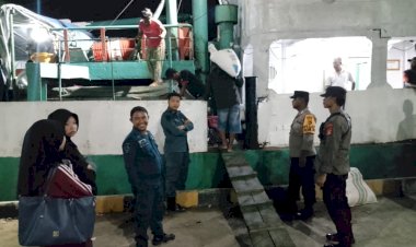 Situasi-Kondusif,-KP3-Laut-Reo-Amankan-Aktivitas-Kedatangan-Kapal-Penumpang