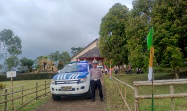 Polres-Manggarai-Terjunkan-Personil-Amankan-Prosesi-Perarakan-Patung-Bunda-Maria-Ratu-Rosari-pada-Festival-Golo-Curu-2025