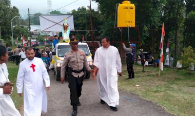 Polres-Manggarai-Amankan-Prosesi-Perarakan-Patung-Bunda-Maria-Ratu-Rosari-dalam-Festival-Golo-Curu-2025