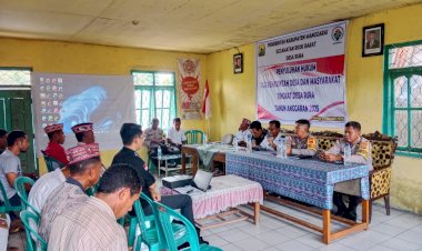 Kapolsek-Reo-Sampaikan-Materi-Penyuluhan-Hukum-Bagi-Pemerintah-Desa-dan-Masyarakat-Desa-Rura