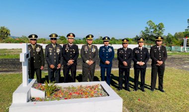 Polres-Manggarai-Hadiri-Upacara-Ziarah-Nasional-dan-Tabur-Bunga-dalam-Rangka-Peringatan-HUT-TNI-ke-80-Tahun-2025