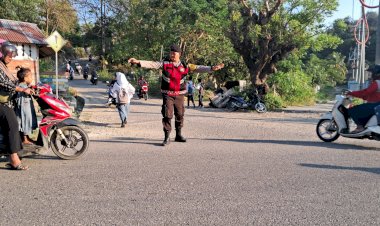 Polsek-Reo-Gelar-Strong-Point,-Atur-Arus-Lalu-Lintas-Pagi-di-Reo