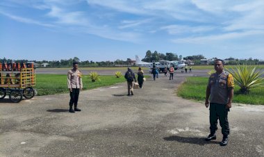 KP3-Udara-Amankan-Aktivitas-Penerbangan-di-Bandara-Frans-Sales-Lega-Ruteng