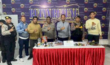 Polres-Manggarai-bersama-Ka-Lapas-gelar-Pemeriksaan-dan-Razia-Kamar-Hunian-Napi-di-Lapas-Kelas-II-B-Ruteng.