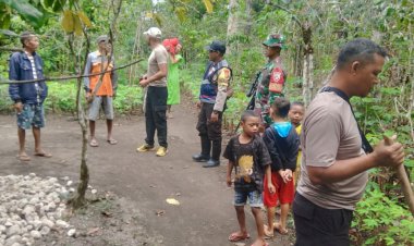 Kapospol-dan-Bhabinkamtibmas-War-Ri’i-laksanakan--Eliminasi-HPR-di-Desa-Ranaka.