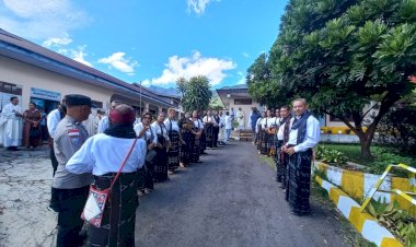 Bhabinkamtibmas-Polres-Manggarai-Laksanakan-Pengamanan-Syukuran-Tahbisan-Imamat-dan-Misa-Sulung-di-Gereja-St.-Mikhael-Kumba