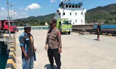 KP3-Laut-Reo-Laksanakan-Pengamanan-Aktivitas-Bongkar-Muat-di-Pelabuhan-Laut-Kelas-II-Reo