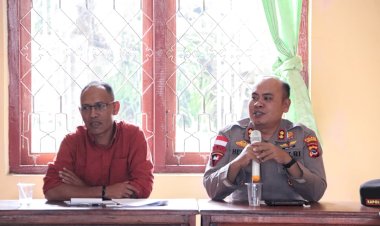 Kapolres-Manggarai-bersama--Ketua-KOMISI-B-DPRD-Kabupaten-Manggarai-terima-Audiensi-Perwakilan-Pengunjuk-Rasa-dari-KP-GRD-di-Kantor-DPRD-Manggarai.