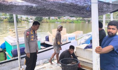 Satpolairud-Polres-Manggarai-Laksanakan-Sambang-di-Pesisir-Sungai-Wae-Pesi,-Wujudkan-Kamtibmas-dan-Keselamatan-Nelayan