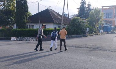 Wujudkan-Keamanan-dan-Kelancaran-Aktivitas-Pagi-Hari,-Personel-Polres-Manggarai-gelar-Strong-Point-Pengaturan-Arus-Lalu-Lintas