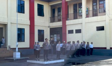 Jam-Pimpinan-:-Kapolres-Manggarai-Tekankan-Disiplin,-Empati-Sosial,-dan-Hindari-Gaya-Hidup-Hedonis.