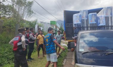 Anggota-Samapta-Polres-Manggarai-Laksanakan-Patroli-Dialogis-dan-Himbauan-Kamtibmas