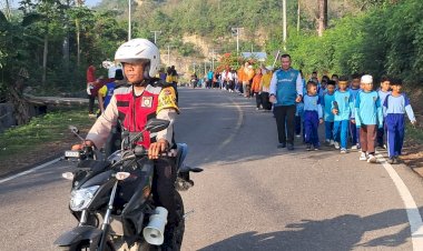 POLSEK-REO-LAKUKAN-PENGAMANAN-KEGIATAN-JALAN-SEHAT-DALAM-RANGKA-HARI-SANTRI-NASIONAL-2025