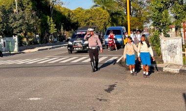 PASTIKAN-KESELAMATAN-DAN-KENYAMANAN-BERLALU-LINTAS,-POLRES-MANGGARAI-GELAR-PENGATURAN-LALU-LINTAS-RUTIN-PAGI-HARI