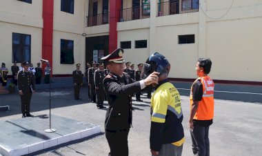 Wakapolres-Manggarai-Pimpin-Upacara-Peringatan-Hari-Sumpah-Pemuda-ke-97-dan-Apel-Kebangsaan-Ojol-Kamtibmas-serta-Buruh-Kamtibmas-Tahun-2025