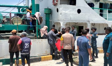 KP3-Laut-Reo-Laksanakan-Pengamanan-Kedatangan-Kapal-Perintis-KM.-Anugrah-Abadi-I-di-Pelabuhan-Laut-Reo