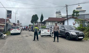 POLRES-MANGGARAI-LAKSANAKAN-PENGAMANAN-SHOLAT-JUMAT,-PASTIKAN-IBADAH-BERJALAN-AMAN-DAN-NYAMAN-DI-SELURUH-WILAYAH-HUKUM-POLRES-MANGGARAI