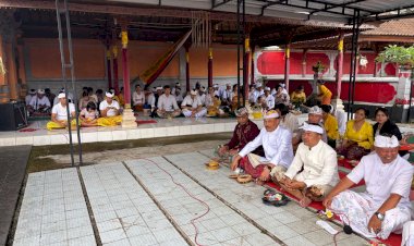 UMAT-HINDU-POLRES-MANGGARAI-MELAKSANAKAN-IBADAH-HARI-RAYA-KUNINGAN-DI-PURA-AGUNG-WASO-GIRINATHA-RUTENG