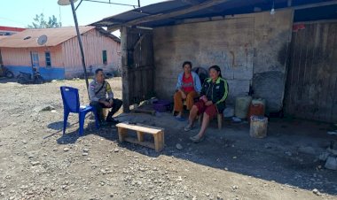 Bhabinkamtibmas-Kelurahan-Carep-Laksanakan-Sambang-dan-Diskusi-Bersama-Warga-RT-01