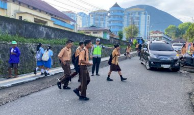 POLRES-MANGGARAI-RUTIN-TERJUNKAN-SELURUH-ANGGOTA-UNTUK-PENGATURAN-LALU-LINTAS-PAGI,-KOMITMEN-CIPTAKAN-KAMSELTIBCARLANTAS