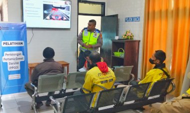 Unit-Kamsel-Polres-Manggarai-Gelar-Pembinaan-dan-Penyuluhan-untuk-Pengemudi-Ojek-Online-dan-Offline