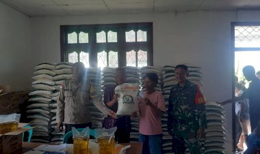 Aipda-Semris-Bell-Laksanakan-Patroli-dan-Pendampingan-Pembagian-Bantuan-Beras-dan-Minyak-Goreng-di-Desa-Paralando