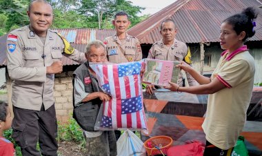 Polres-Manggarai-Melalui-Bhabinkamtibmas-Dan-Kasidokes-Salurkan-Bansos-Kepada-Kaum-Lansia-Di-Desa-Bangka-Kecamatan-Lelak