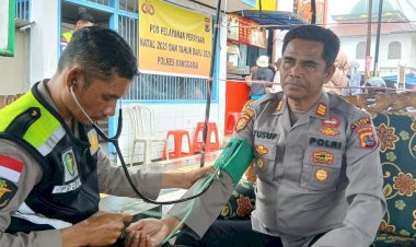 Pastikan-Kesehatan-Personel-Tetap-Prima,-Sidokes-Polres-Manggarai-Berikan-Pelayanan-Kesehatan-di-Pos-Yan-dan-Pos-Terpadu-Operasi-Lilin-Turangga-2025