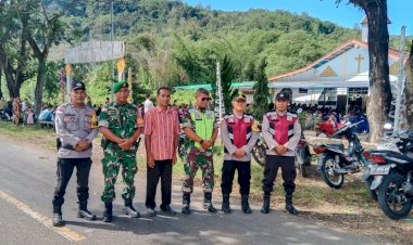 Bhabinkamtibmas-Kec.-Reok-Laksanakan-Pengamanan-Ibadah-Natal-2025-di-Gereja-Stasi-Kerahiman-Ilahi-Nggorang