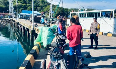 KP3-Laut-Reo-Laksanakan-Pengamanan-Aktivitas-Bongkar-Muat-KM-Sinar-Papua-88-di-Pelabuhan-Laut-Kelas-II-Reo