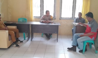 Bhabinkamtibmas-Polsek-Rahong-Utara-Laksanakan-Sambang-dan-Sosialisasi-HPR-di-Kantor-Desa-Buar