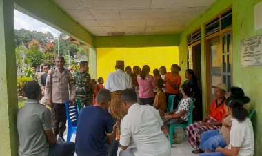 BHABINKAMTIBMAS-REOK-BARAT-DAMPINGI-KEGIATAN-PERALIHAN-FASKES-BPJS-DI-DESA-TO,E