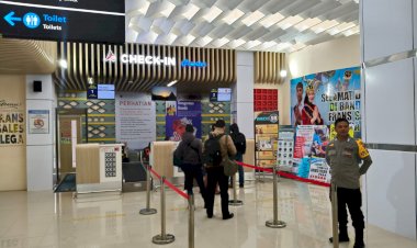 KP3-Udara-Polres-Manggarai-Pastikan-Keamanan-dan-Kenyamanan-Penumpang-di-Bandara-Frans-Sales-Lega-Ruteng