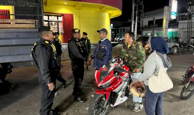 Sat-Samapta-Polres-Manggarai-Laksanakan-Patroli-Dialogis-Presisi,-Jaga-Kamtibmas-Kota-Ruteng-Tetap-Kondusif