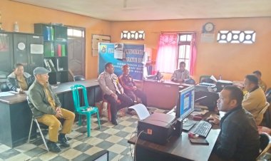 Bhabinkamtibmas-Ruteng-Laksanakan-Sambang-Desa-di-Poco-Likang,-Perkuat-Sinergi-Jaga-Kamtibmas