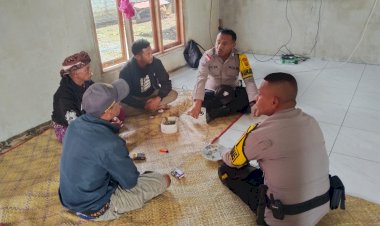 Bhabinkamtibmas-Kec.-Ruteng-Gelar-Patroli-Dialogis-dan-Sambang-Warga-di-Desa-Rai