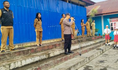 Kanit-Binpolmas-Polres-Manggarai-Pimpin-Upacara-dan-Sosialisasikan-Pencegahan-Bullying-di-SDK-Ruteng-V