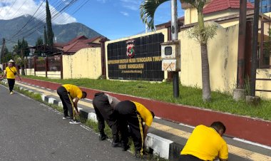 Wujudkan-Kesiapan-Mako-yang-Bersih-dan-Sehat,-Polres-Manggarai-,Polda-NTT,-Gelar-Kegiatan-Kurve-Bersama