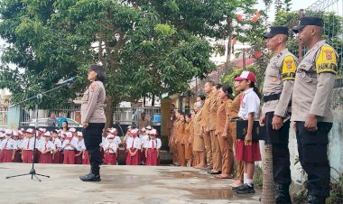 Sat-Binmas-Polres-Manggarai-Berikan-Sosialisasi-Pencegahan-Perundungan-di-SDK-Ruteng-3