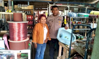 Bantuan-Rumah-dari-Kapolda-NTT-Menggerakkan-Kepedulian-Masyarakat-untuk-Nenek-Regina-Uner