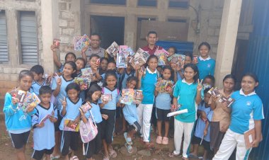 POLRES-MANGGARAI-BERBAGI-KEPEDULIAN,-BAGIKAN-ALAT-TULIS-DAN-SNACK-UNTUK-ANAK-ANAK-DI-KAMPUNG-LENTENG