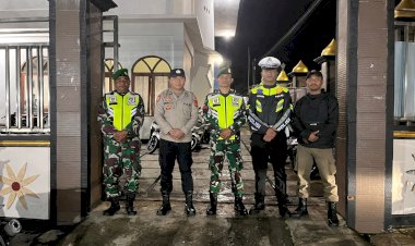 Personel-Polres-Manggarai-Laksanakan-Pengamanan-Sholat-Tarawih-di-Masjid-Jihadul-Ukhro-Ruteng