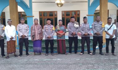 Kapolsek-Reo-Laksanakan-Safari-Ramadhan,-Sampaikan-Pesan-Kamtibmas-kepada-Tokoh-Agama-dan-Masyarakat