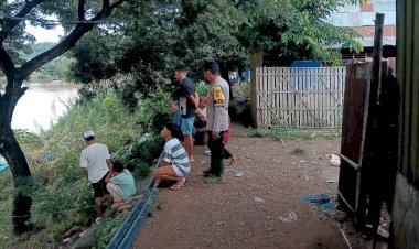 Bhabinkamtibmas-Kelurahan-Reo-Laksanakan-Patroli-Antisipasi-Cuaca-Ekstrem-di-Bantaran-Kali-Wae-Pesi