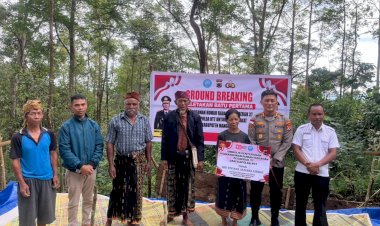 KAPOLRES-MANGGARAI-SALURKAN-BANTUAN-PEMBANGUNAN-RUMAH-LAYAK-HUNI-DARI-KAPOLDA-NTT