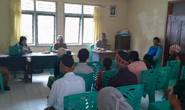 BHABINKAMTIBMAS-DESA-BUAR-MONITOR-PENYALURAN-BLT-DANA-DESA-SERTA-SAMPAIKAN-HIMBAUAN-KAMTIBMAS-KEPADA-MASYARAKAT