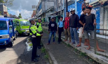 SAT-LANTAS-POLRES-MANGGARAI-GELAR-PATROLI-KRYD,-PAMTURLALIN-DAN-HIMBAUAN-KAMSELTIBCAR-LANTTAS-DI-WILAYAH-KOTA-RUTENG,-WUJUD-NYATA-PELAYANAN-POLRI-UNTUK-KESELAMATAN-MASYARAKAT