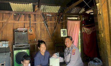 POLRES-MANGGARAI-MELALUI-SAT-BINMAS-SALURKAN-BANTUAN-SOSIAL-KEPADA-ANAK-BERKEBUTUHAN-KHUSUS-DI-DESA-GOLOUWAS